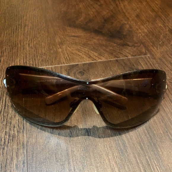 CHANEL Vintage Swarovski Crystal Camellia CC Shield Sunglasses 4164-B - Picture 4 of 14